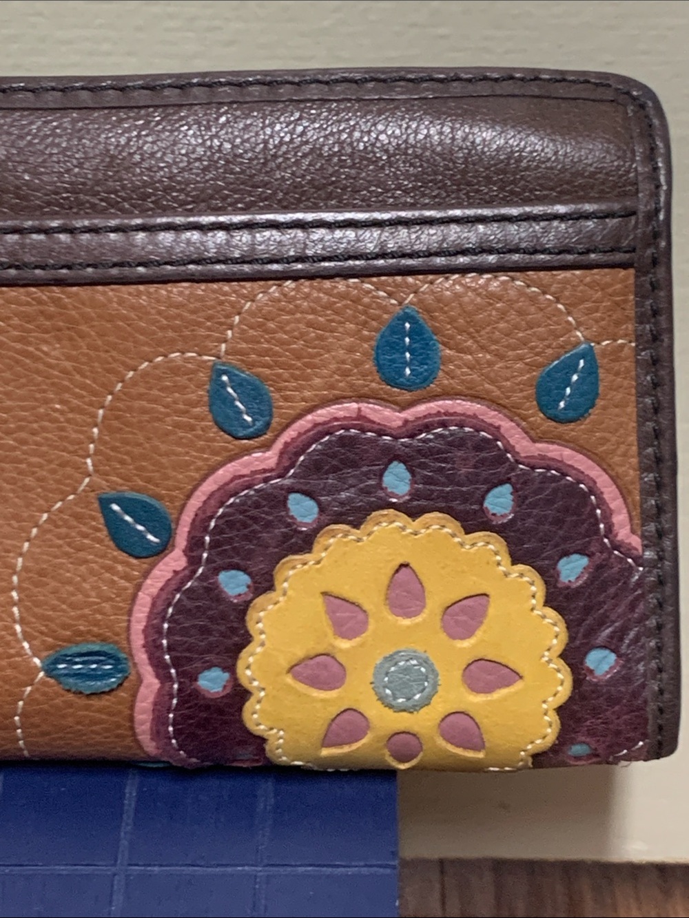 Fossil Vintage Boho Leather Wallet - Picture 8 of 12